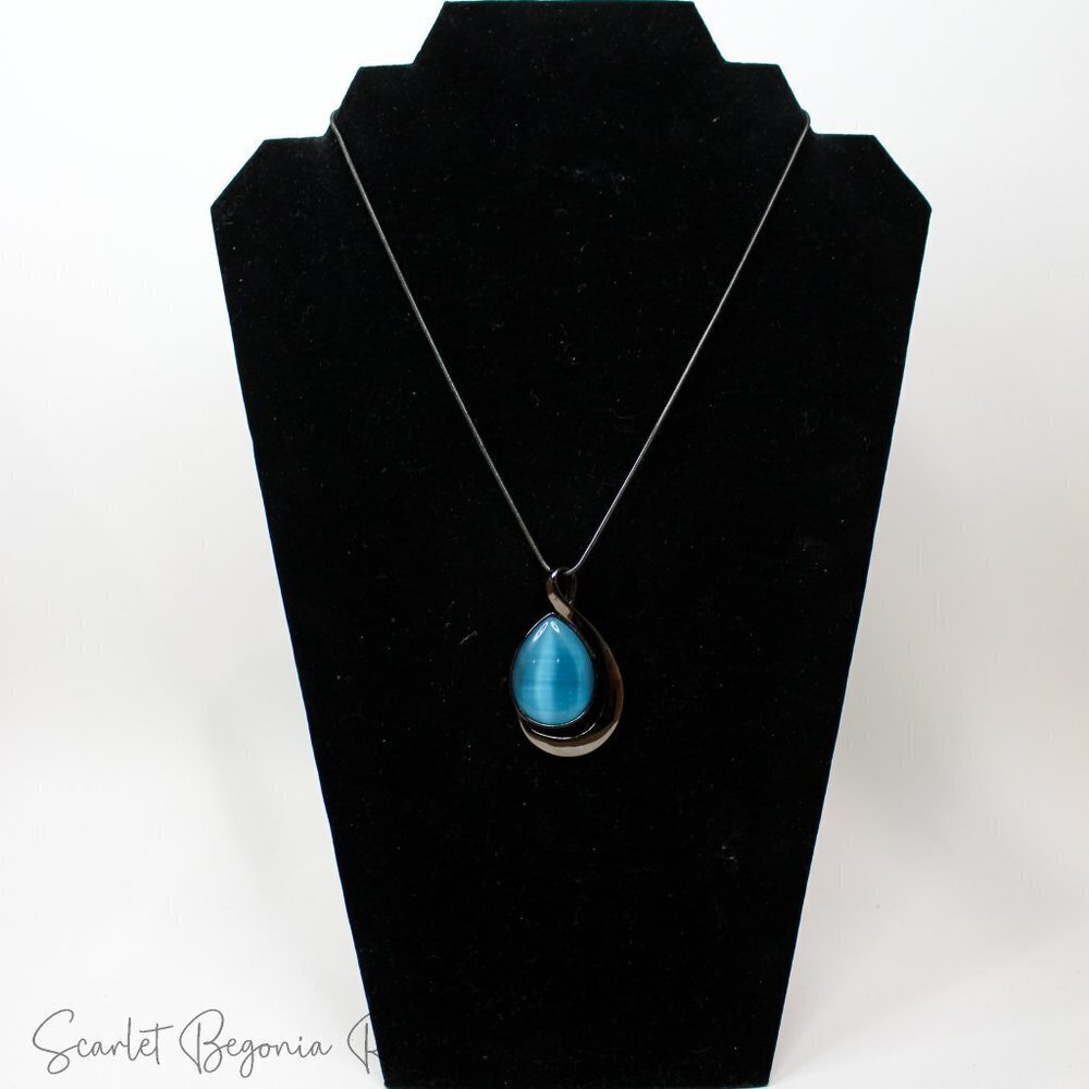 Signed LIA SOPHIA Black tone Blue Glass Oval Pendant‎ on 16" + 3" Extender Chain